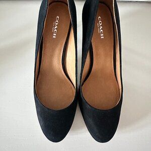 NWOB Coach Round Toe Black Suede Pumps Size 8